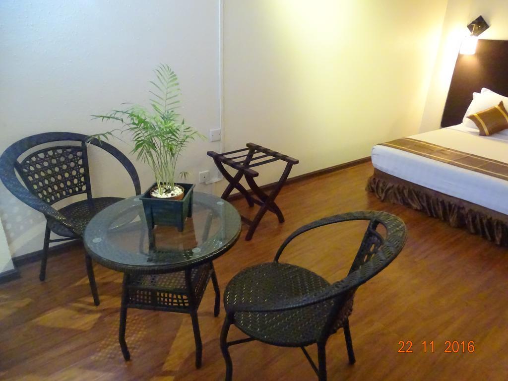 Bed and Breakfast Backpackerz @ Orchid Yangon Exterior foto