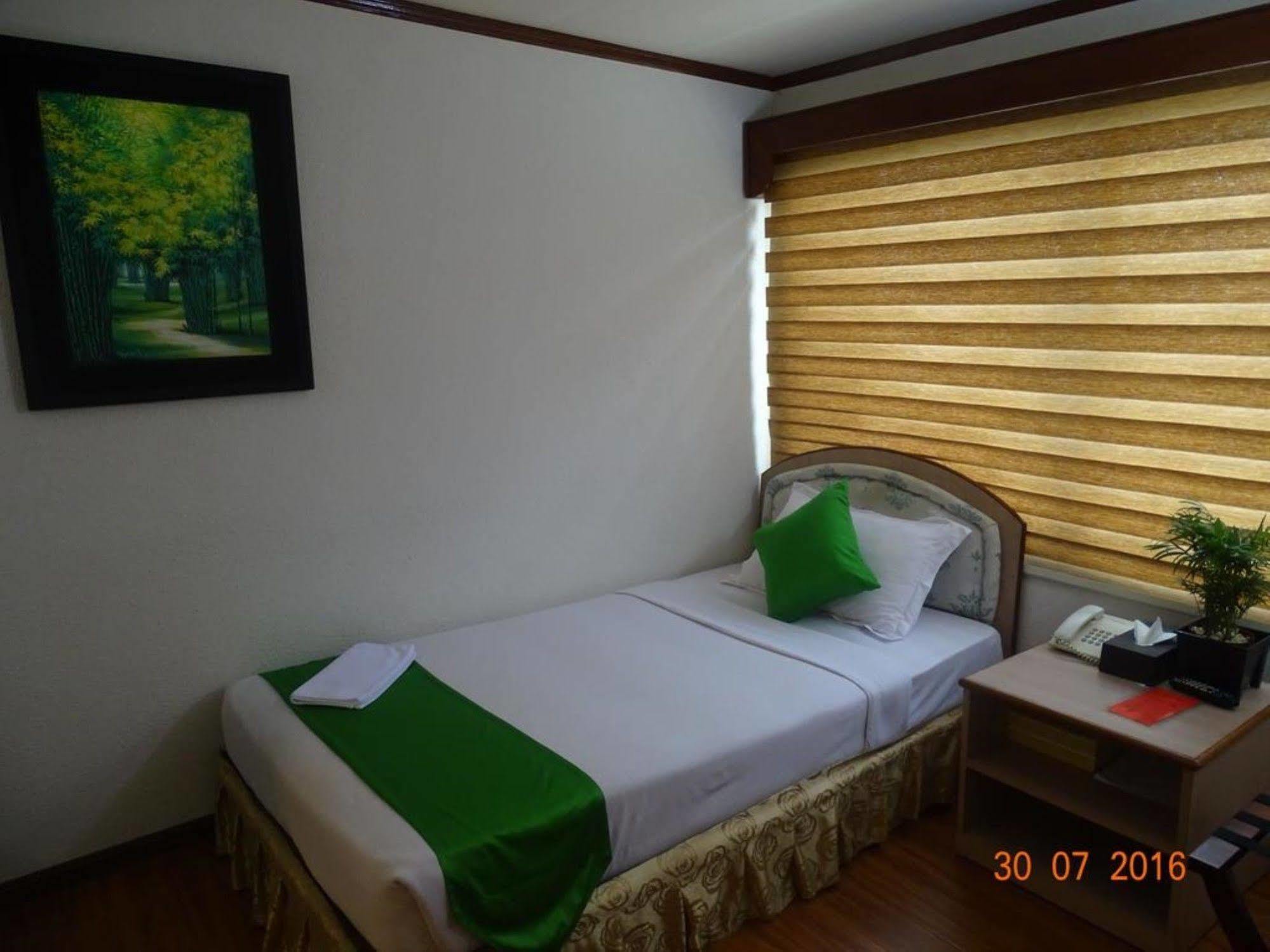 Bed and Breakfast Backpackerz @ Orchid Yangon Exterior foto